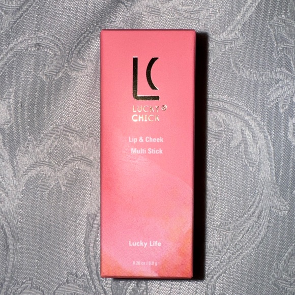 LUCKY CHICK Lip & Cheek Multi Stick, Lucky Life. Rose-hip Seed and Jojoba Oil - Picture 7 of 9